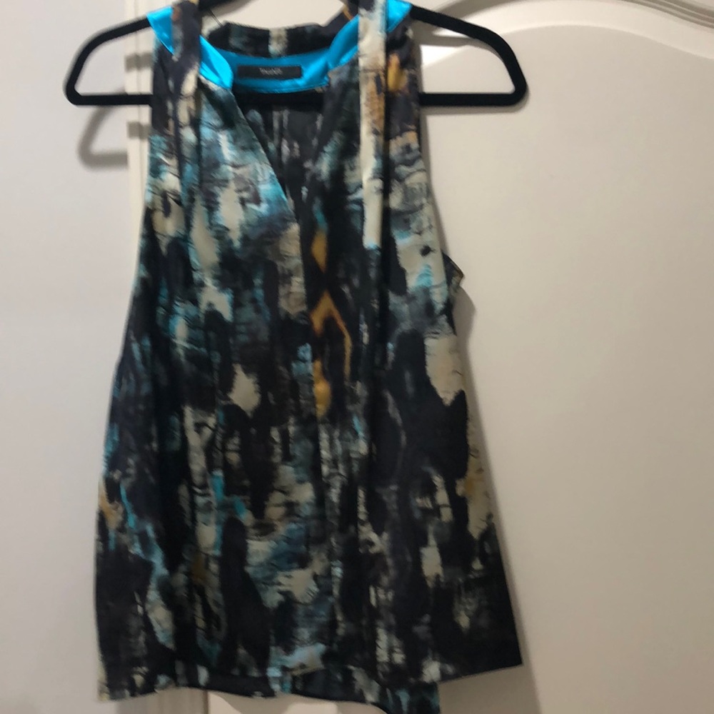 Tahari sleevess top.  Beautiful colors